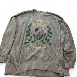 Gray 'Winter Tour' Graphic Crewneck Sweater